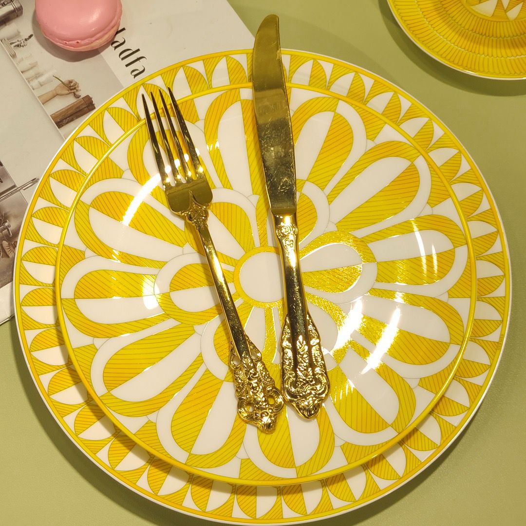 Hermes yellow plates set of two pieces